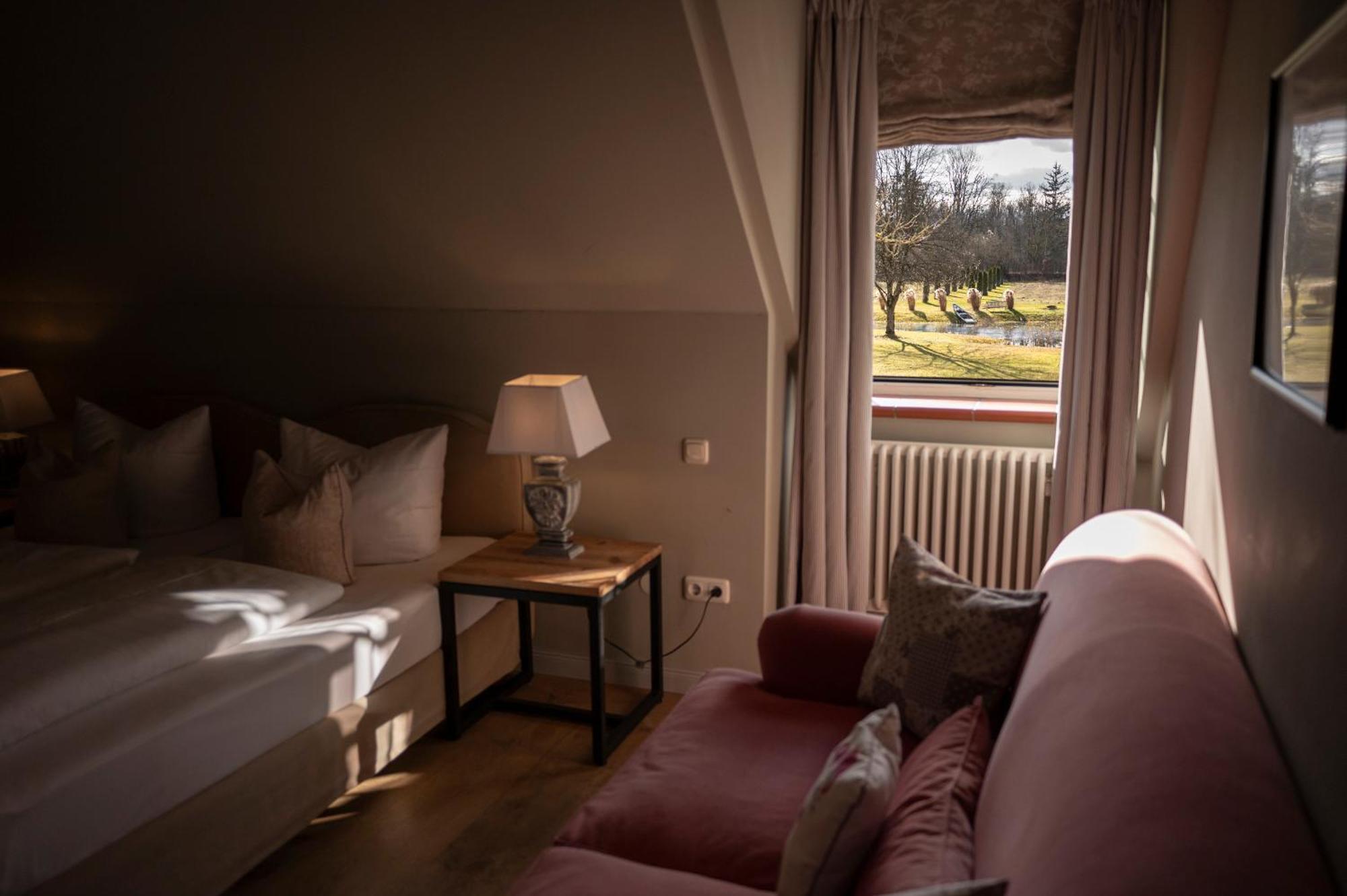 Gut Altholz Landhotel Und Restaurant Hutter Plattling Exterior foto